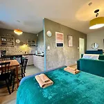 Momoapart - By Kromera * Βρότσλαβ